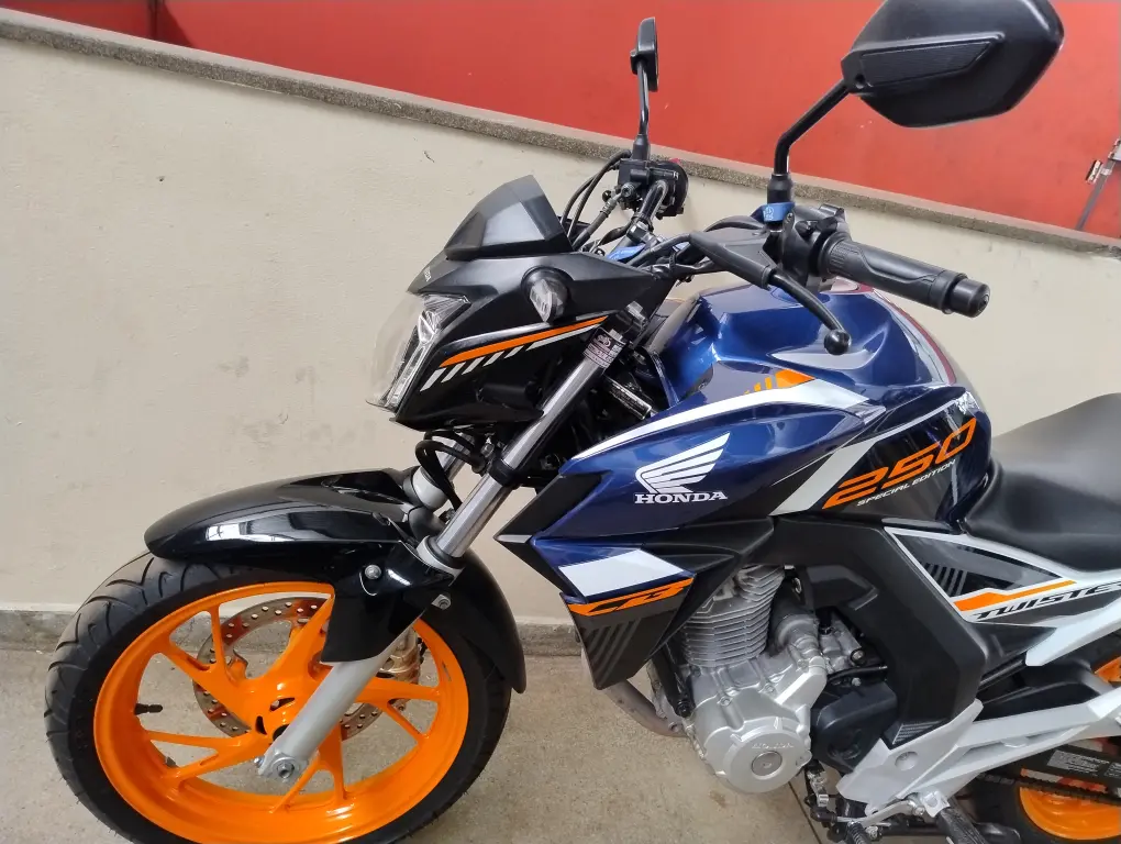 HONDA CB 250 F Twister - Foto