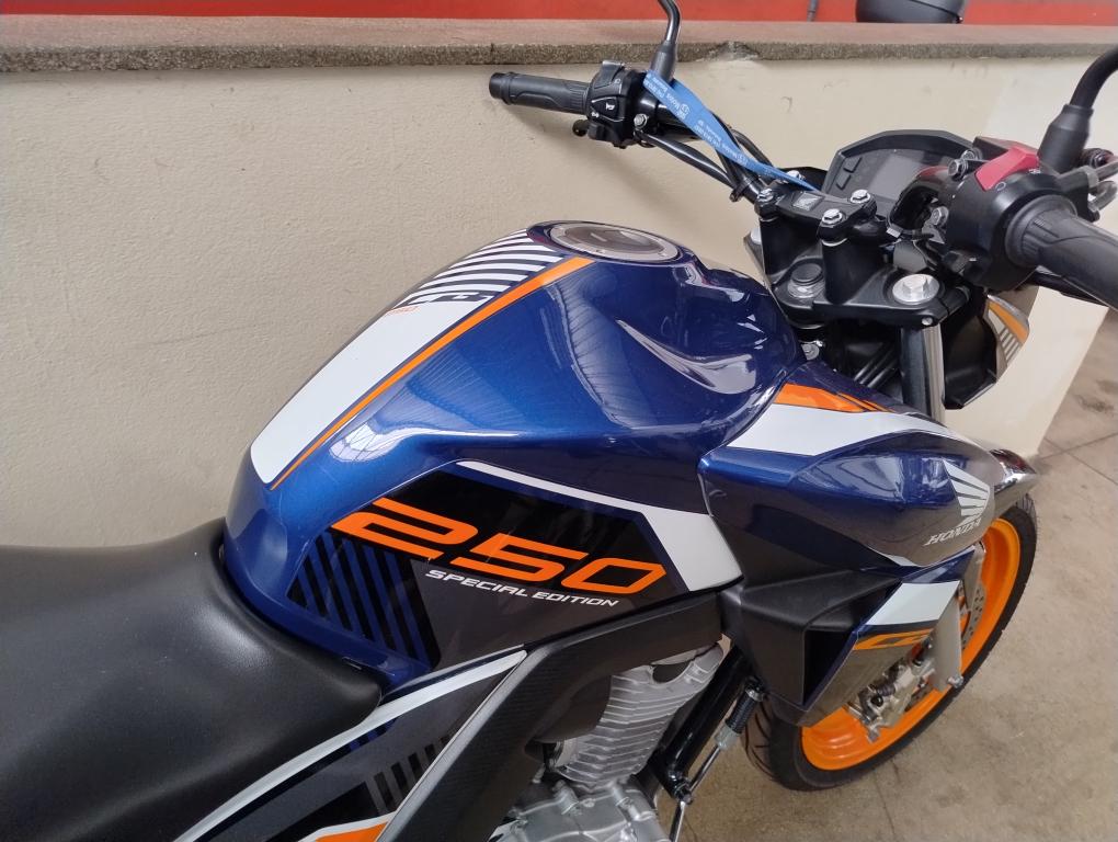 HONDA CB 250 F Twister - Foto