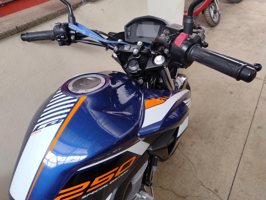 HONDA CB 250 F Twister - Foto