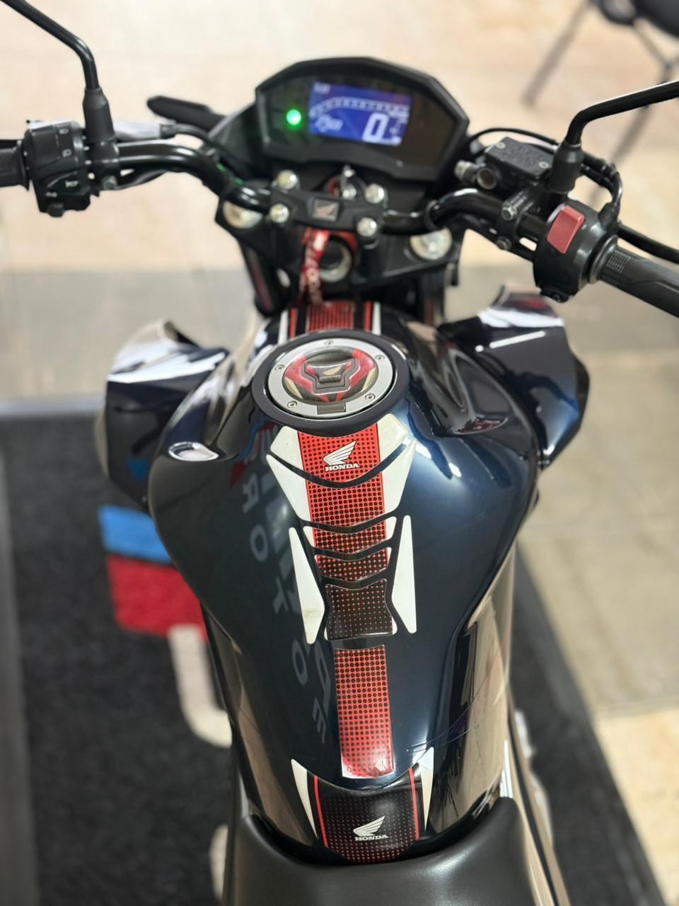 HONDA CB 250 F Twister - Foto