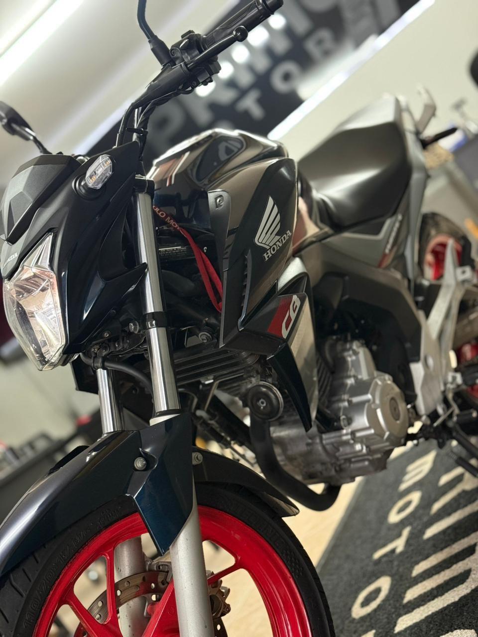 HONDA CB 250 F Twister - Foto