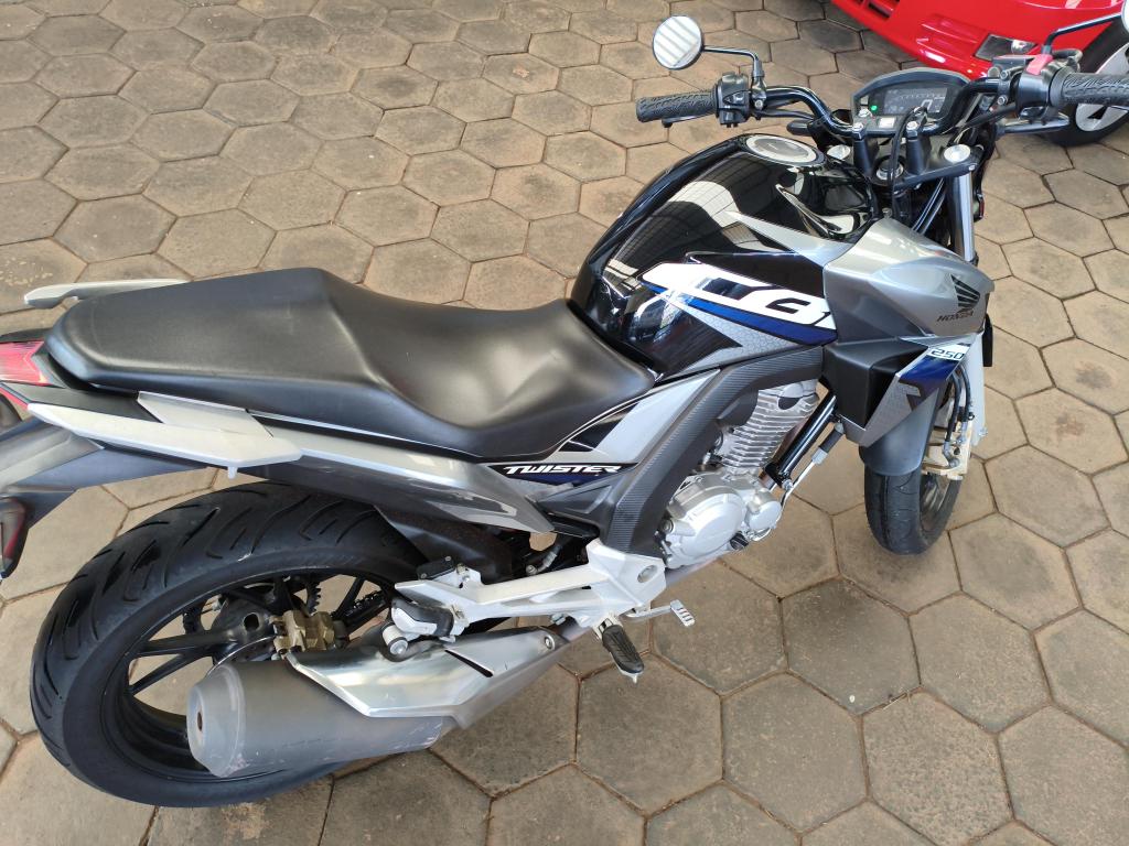 HONDA CB 250 F Twister - Foto