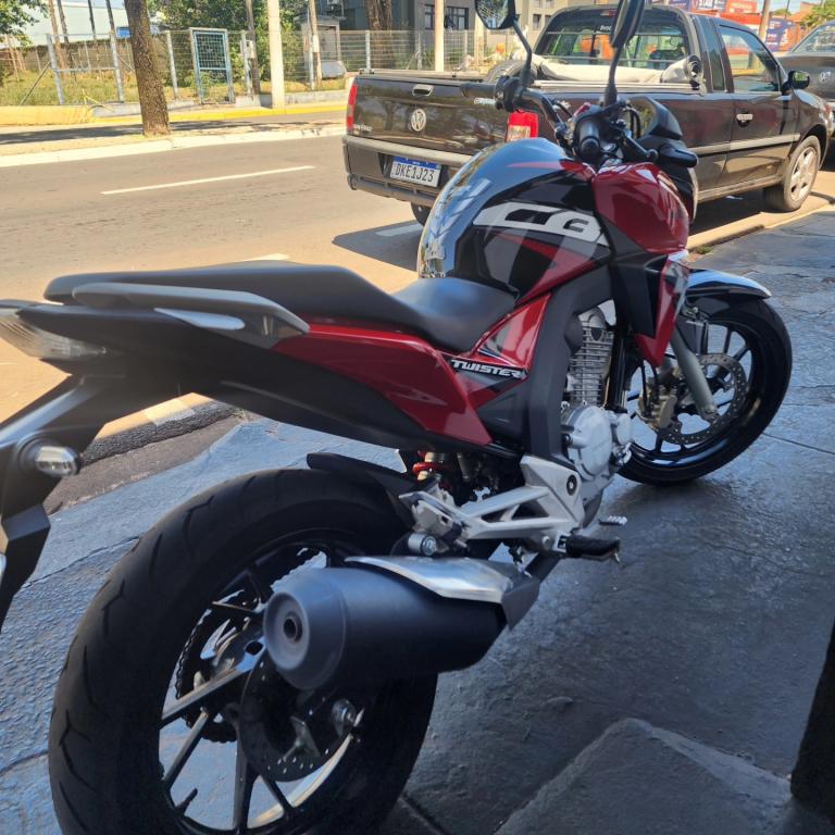 HONDA CB 250 F Twister - Foto