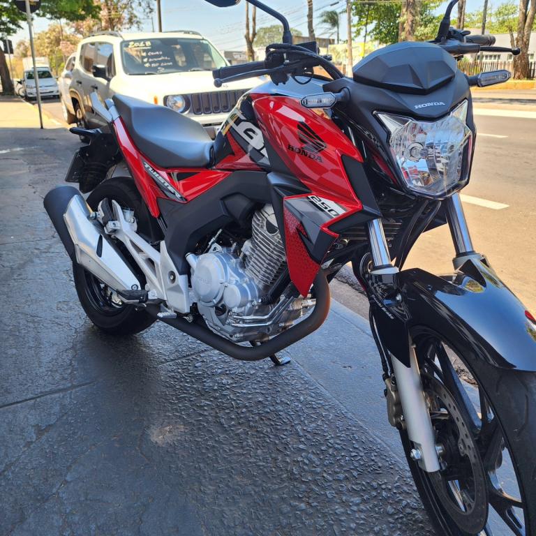 HONDA CB 250 F Twister - Foto