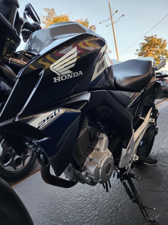 HONDA CB 250 F Twister - Foto