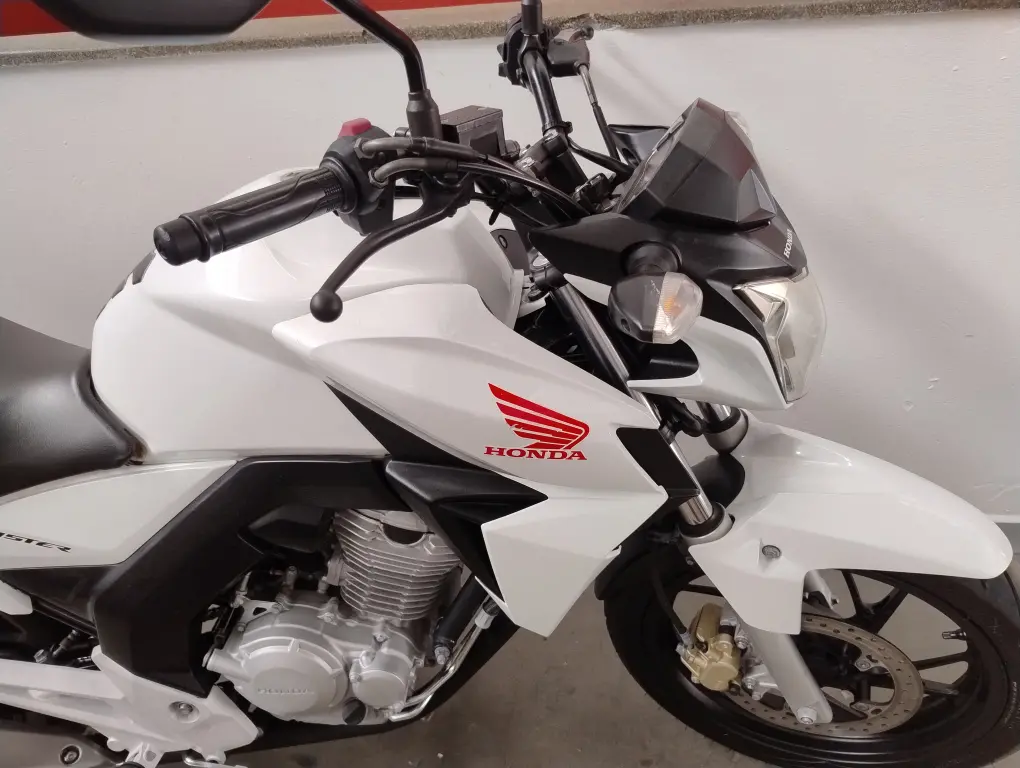 HONDA CB 250 F Twister - Foto