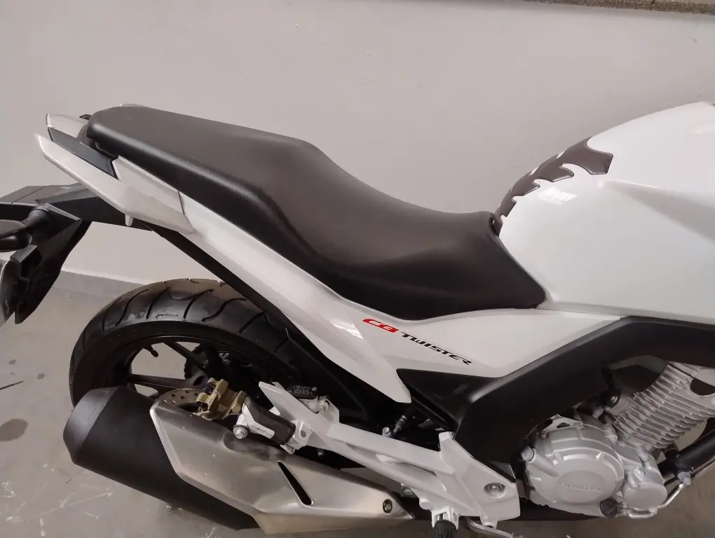 HONDA CB 250 F Twister - Foto