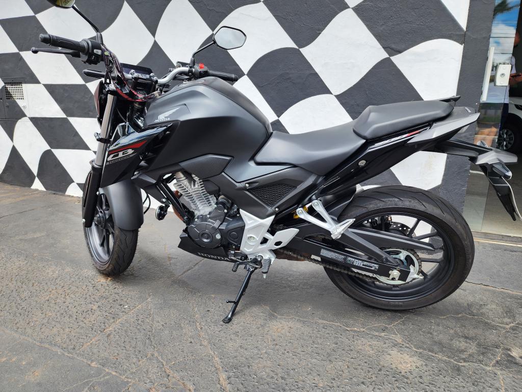 HONDA CB 300 F Twister - Foto