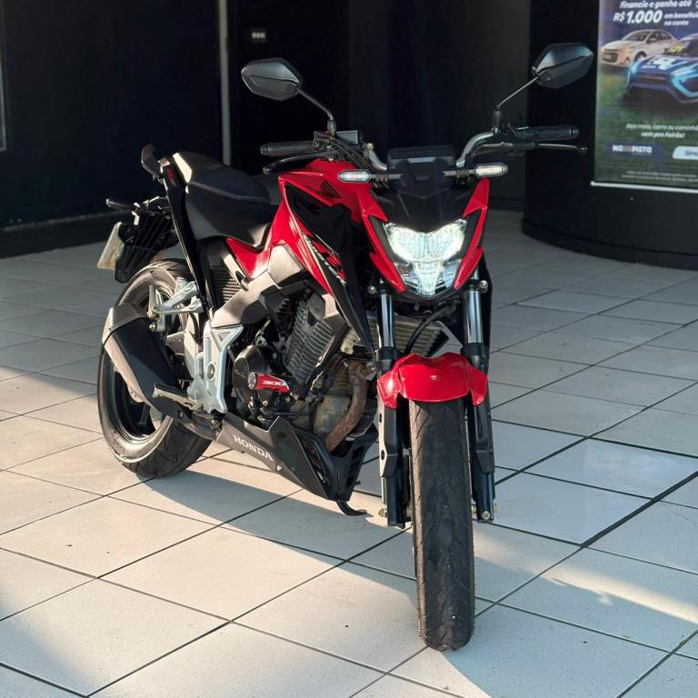 HONDA CB 300 F Twister - Foto