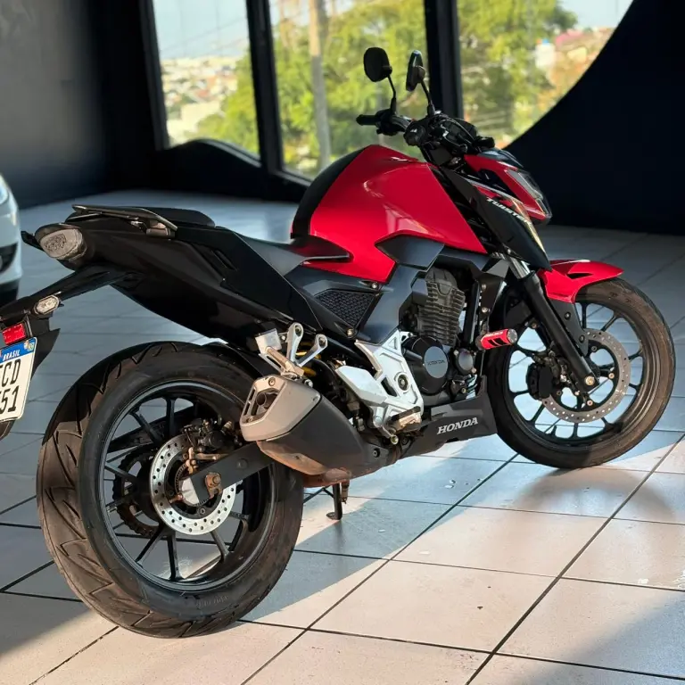 HONDA CB 300 F Twister - Foto