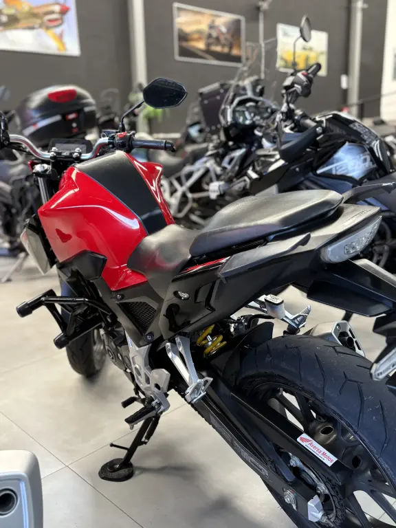 HONDA CB 300 F Twister - Foto