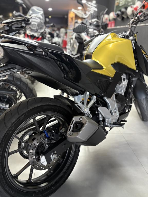 HONDA CB 300 F Twister - Foto