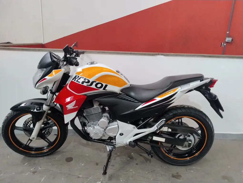 HONDA CB 300 R - Foto