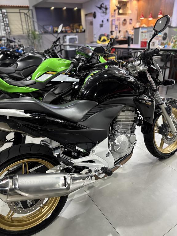HONDA CB 300 R - Foto