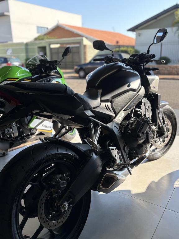 HONDA CB 650 R - Foto