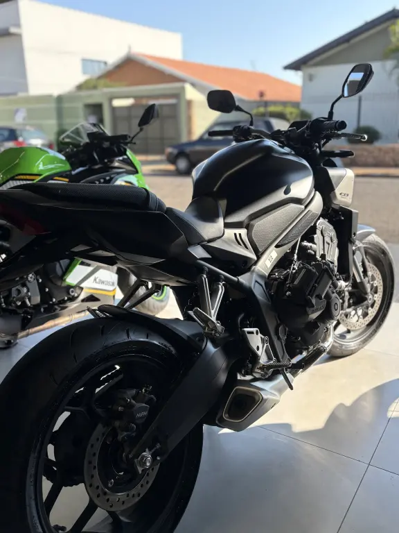 HONDA CB 650 R - Foto