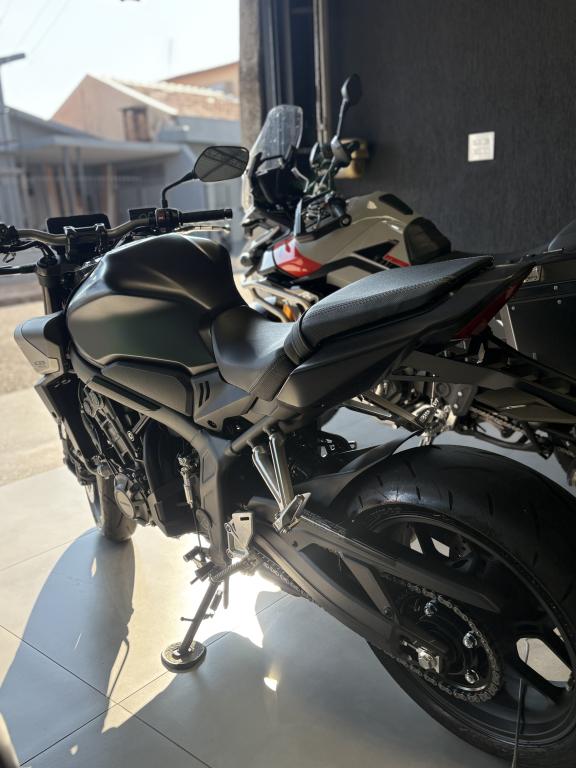 HONDA CB 650 R - Foto