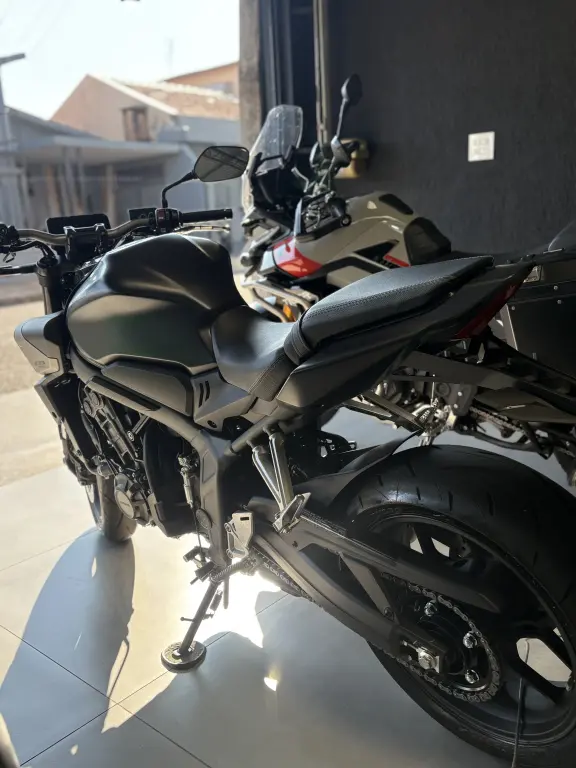 HONDA CB 650 R - Foto
