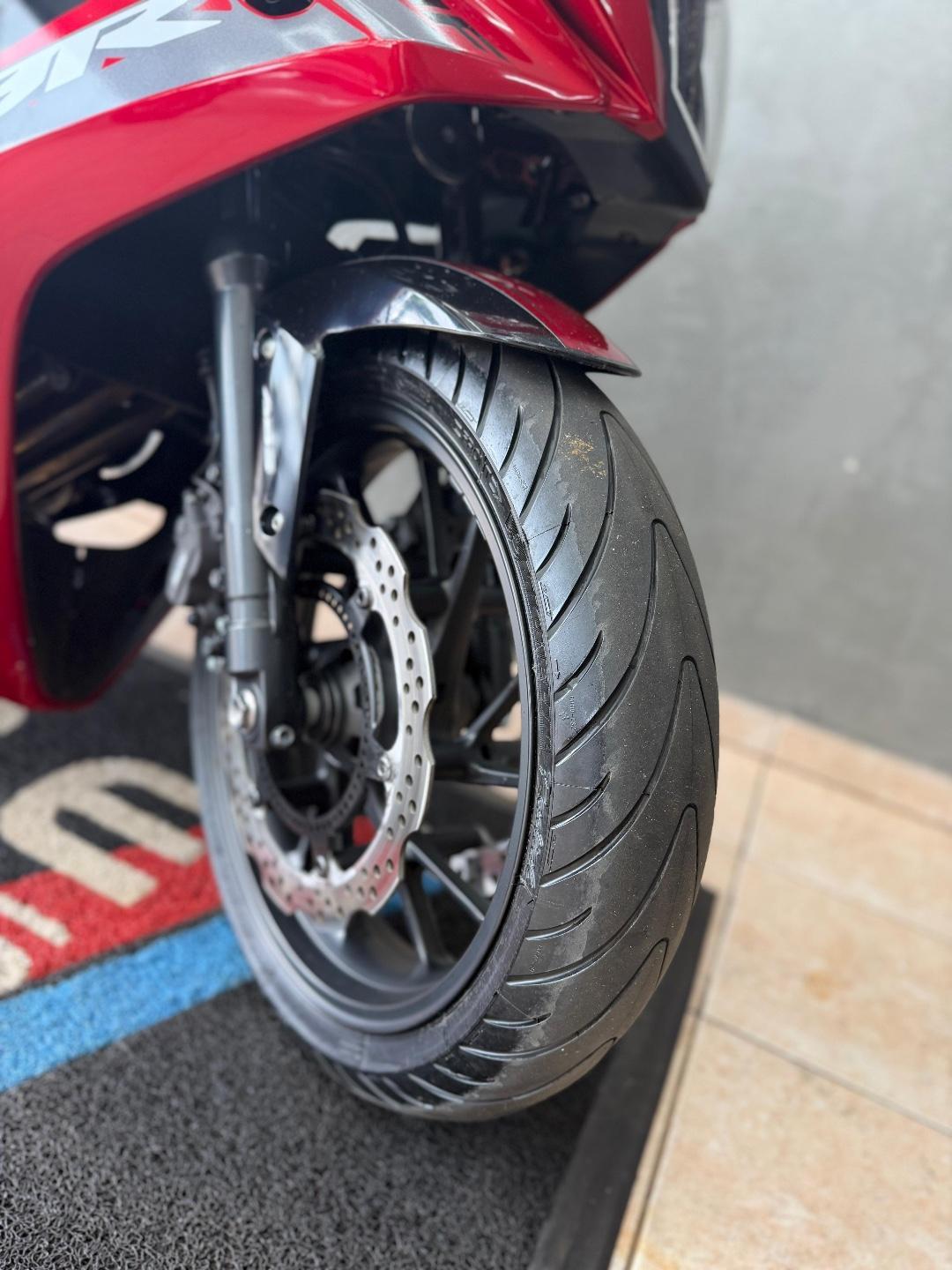 HONDA CBR 650 R - Foto