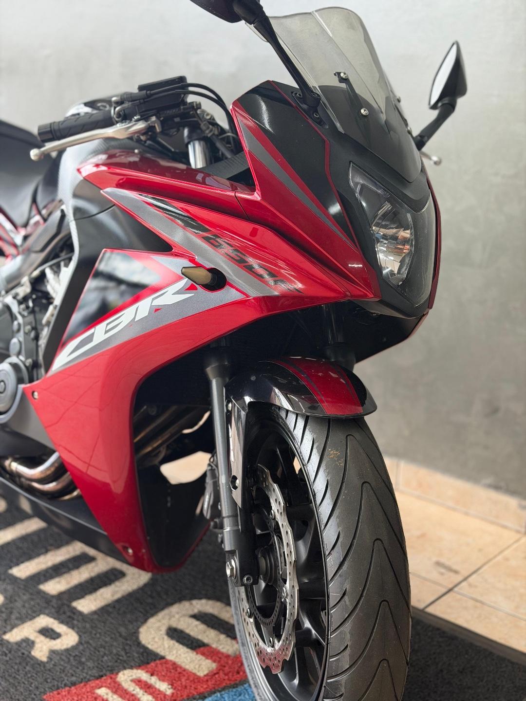 HONDA CBR 650 R - Foto