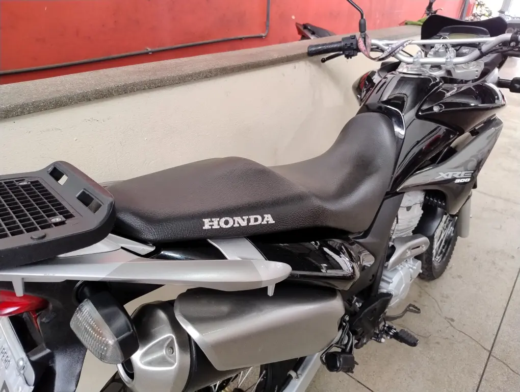 HONDA XRE 300 - Foto