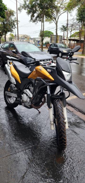 HONDA XRE 300 - Foto