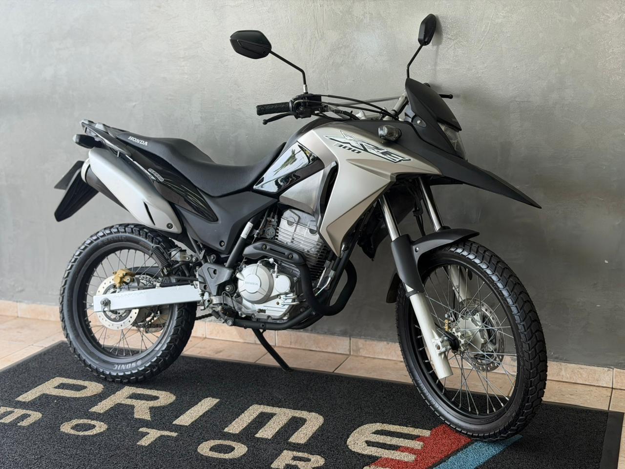 HONDA XRE 300 - Foto