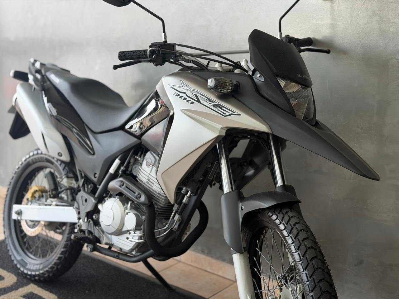 HONDA XRE 300 - Foto