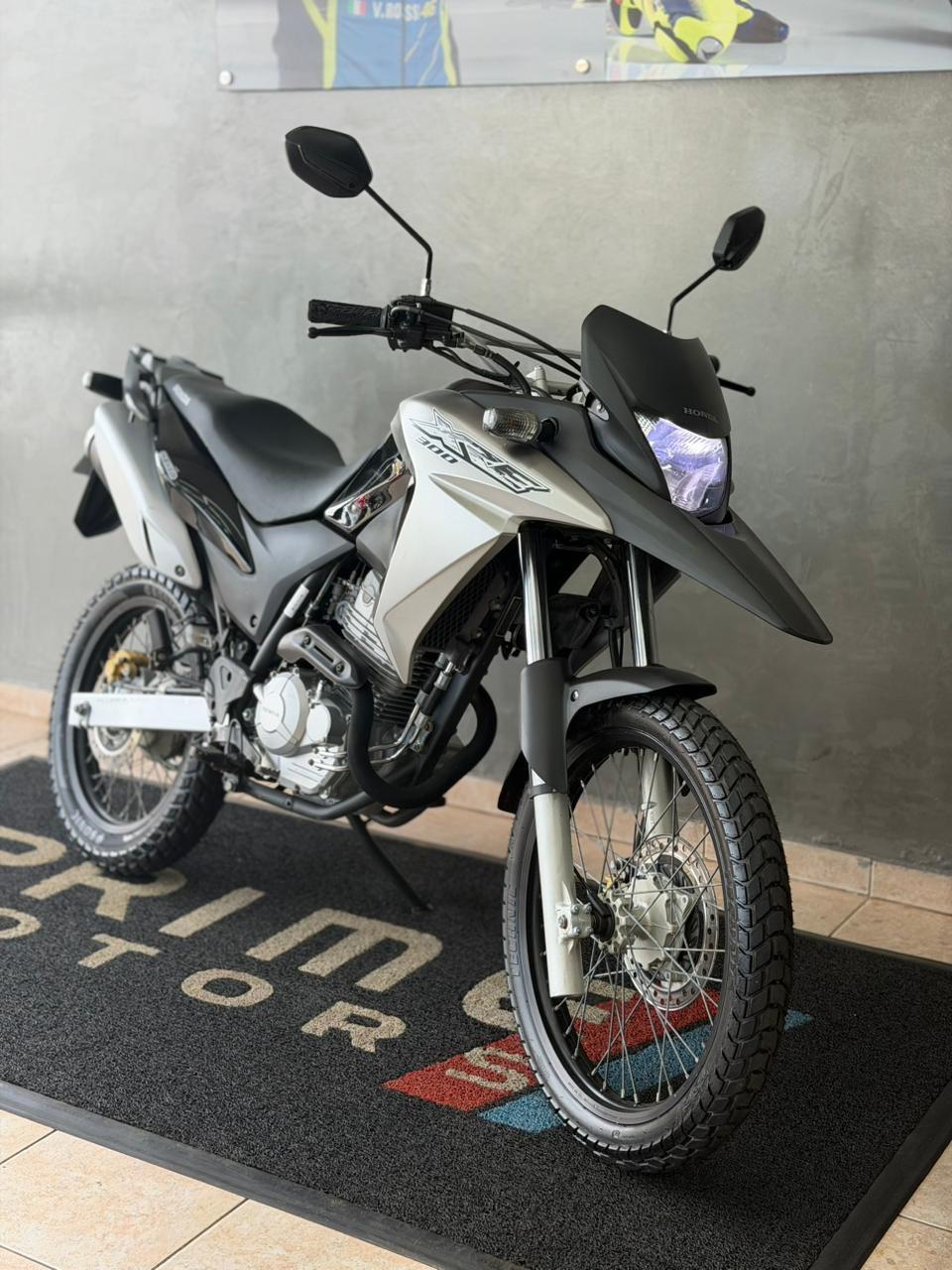 HONDA XRE 300 - Foto