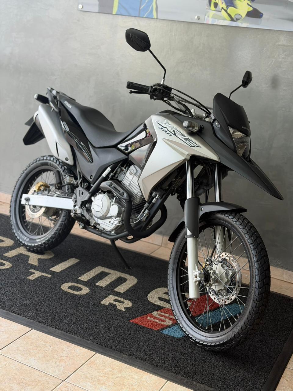 HONDA XRE 300 - Foto