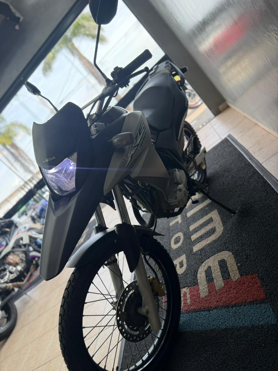 HONDA XRE 300 - Foto