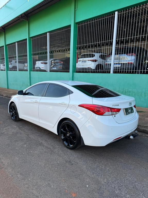 HYUNDAI Elantra - Foto