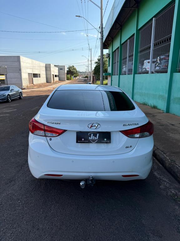 HYUNDAI Elantra - Foto