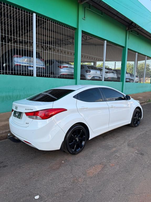 HYUNDAI Elantra - Foto