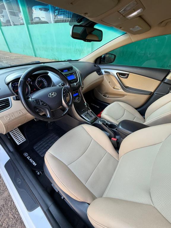 HYUNDAI Elantra - Foto