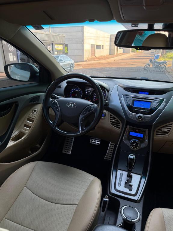 HYUNDAI Elantra - Foto