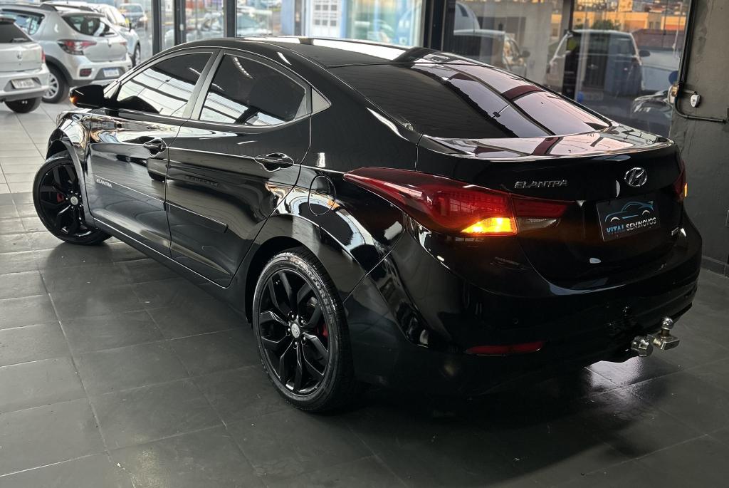 HYUNDAI Elantra - Foto