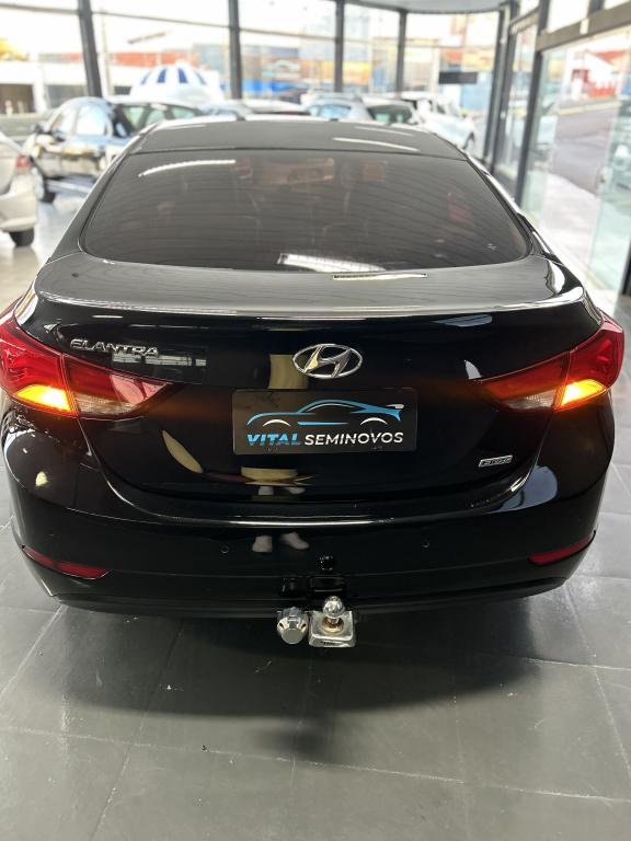 HYUNDAI Elantra - Foto