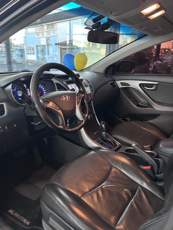 HYUNDAI Elantra - Foto