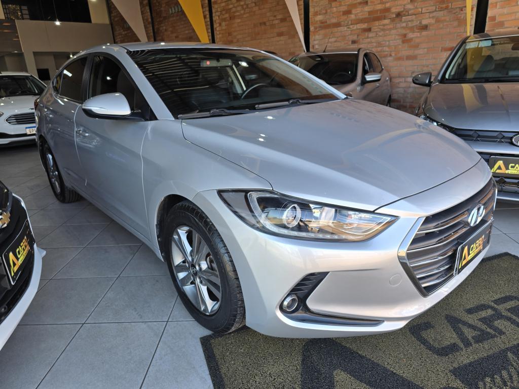 HYUNDAI Elantra - Foto