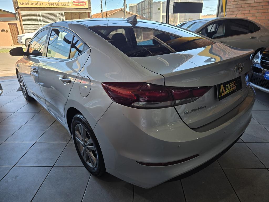 HYUNDAI Elantra - Foto