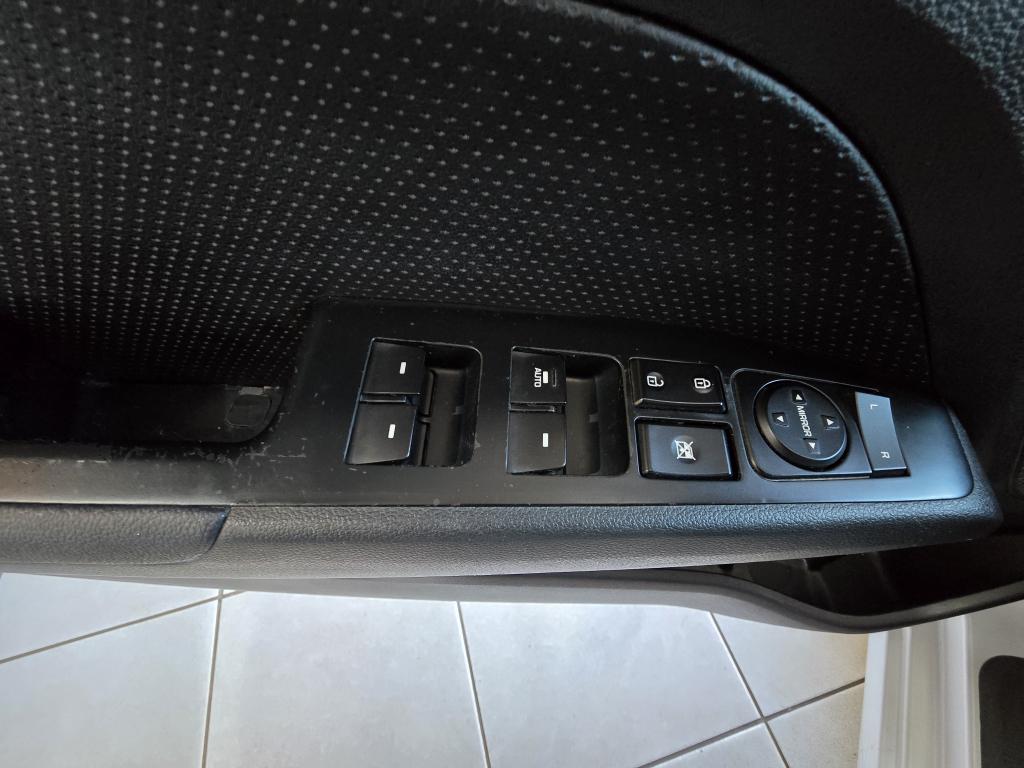 HYUNDAI Elantra - Foto