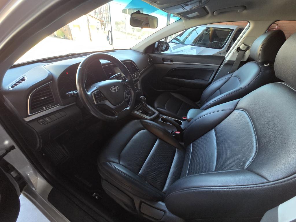 HYUNDAI Elantra - Foto