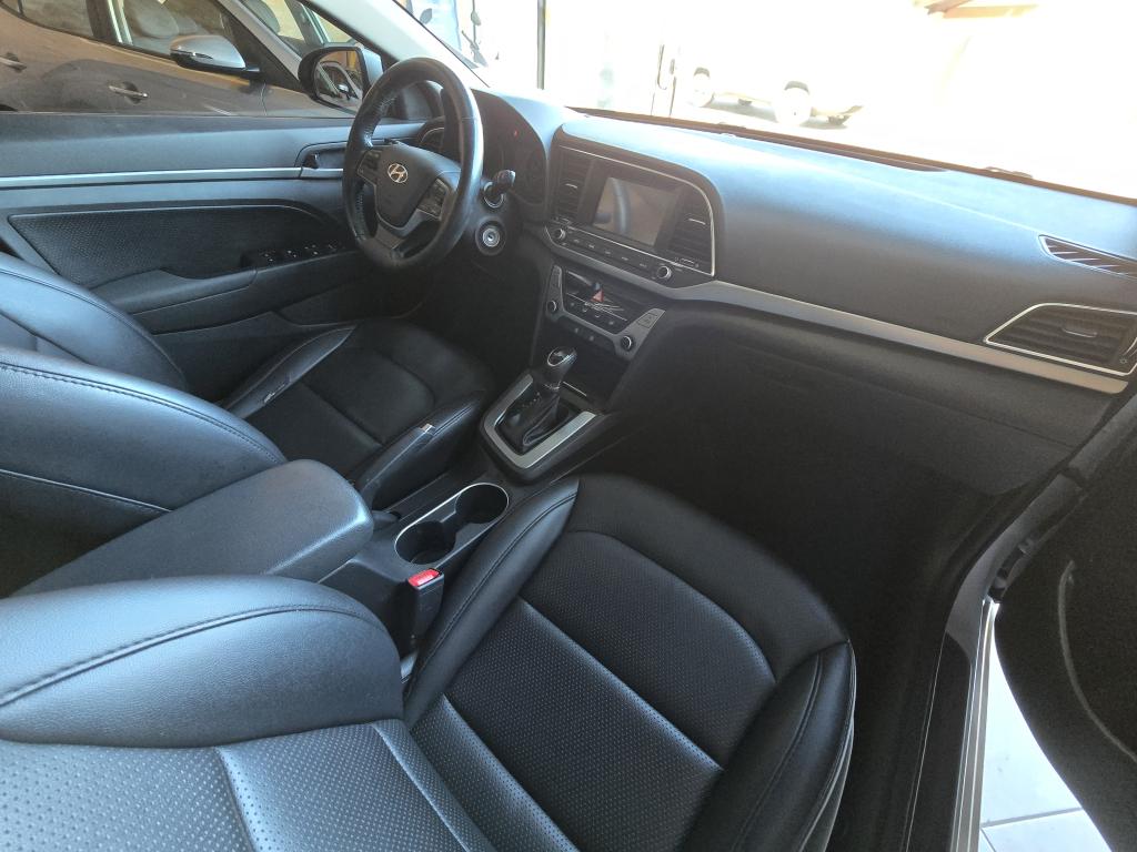 HYUNDAI Elantra - Foto