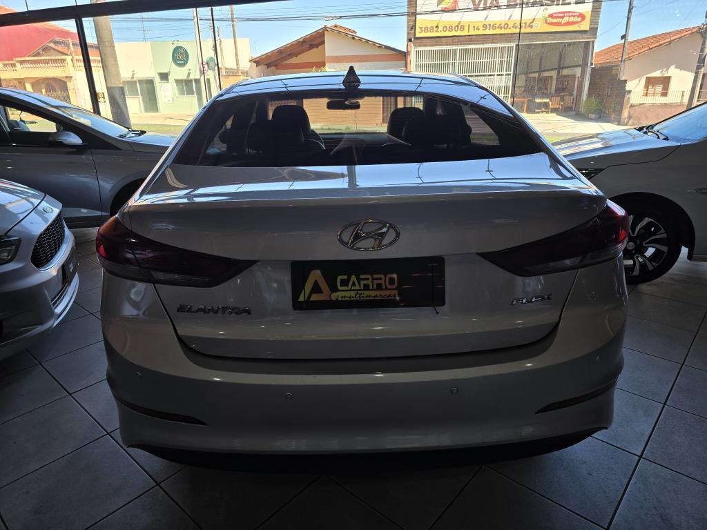 HYUNDAI Elantra - Foto