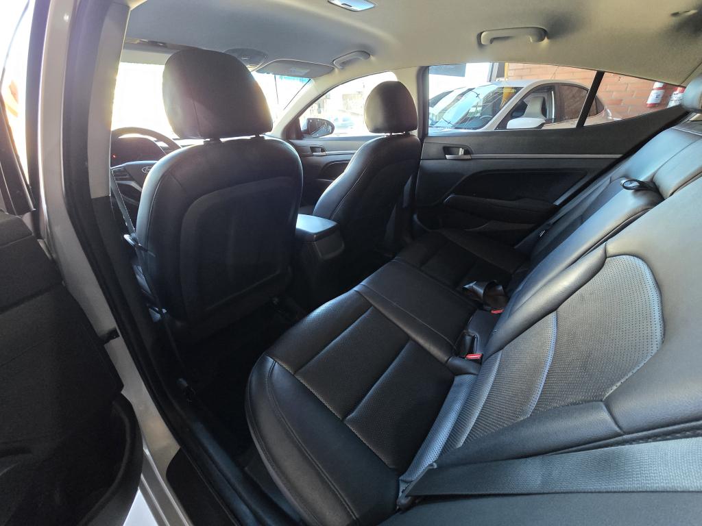 HYUNDAI Elantra - Foto