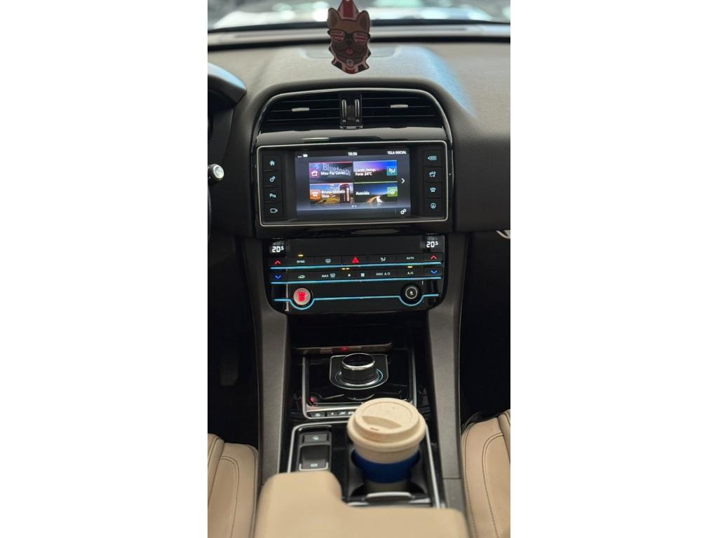 JAGUAR F-Pace - Foto
