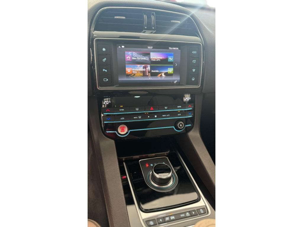 JAGUAR F-Pace - Foto