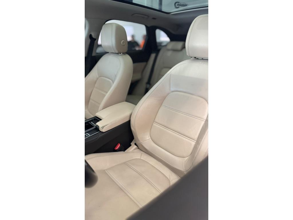 JAGUAR F-Pace - Foto