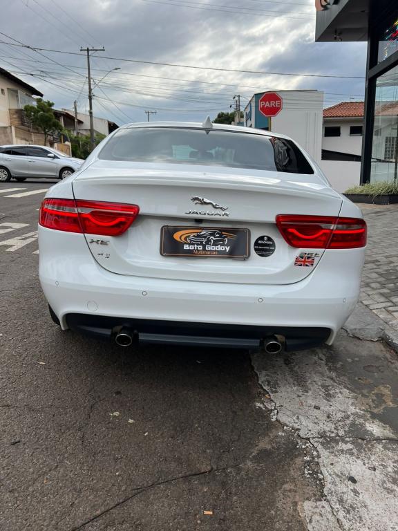 JAGUAR XE - Foto